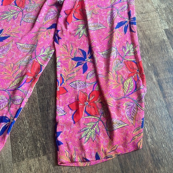 Tropical Bundle 2 piece set Blue Lace Crop Top and Pink Floral Pants - Picture 3 of 8